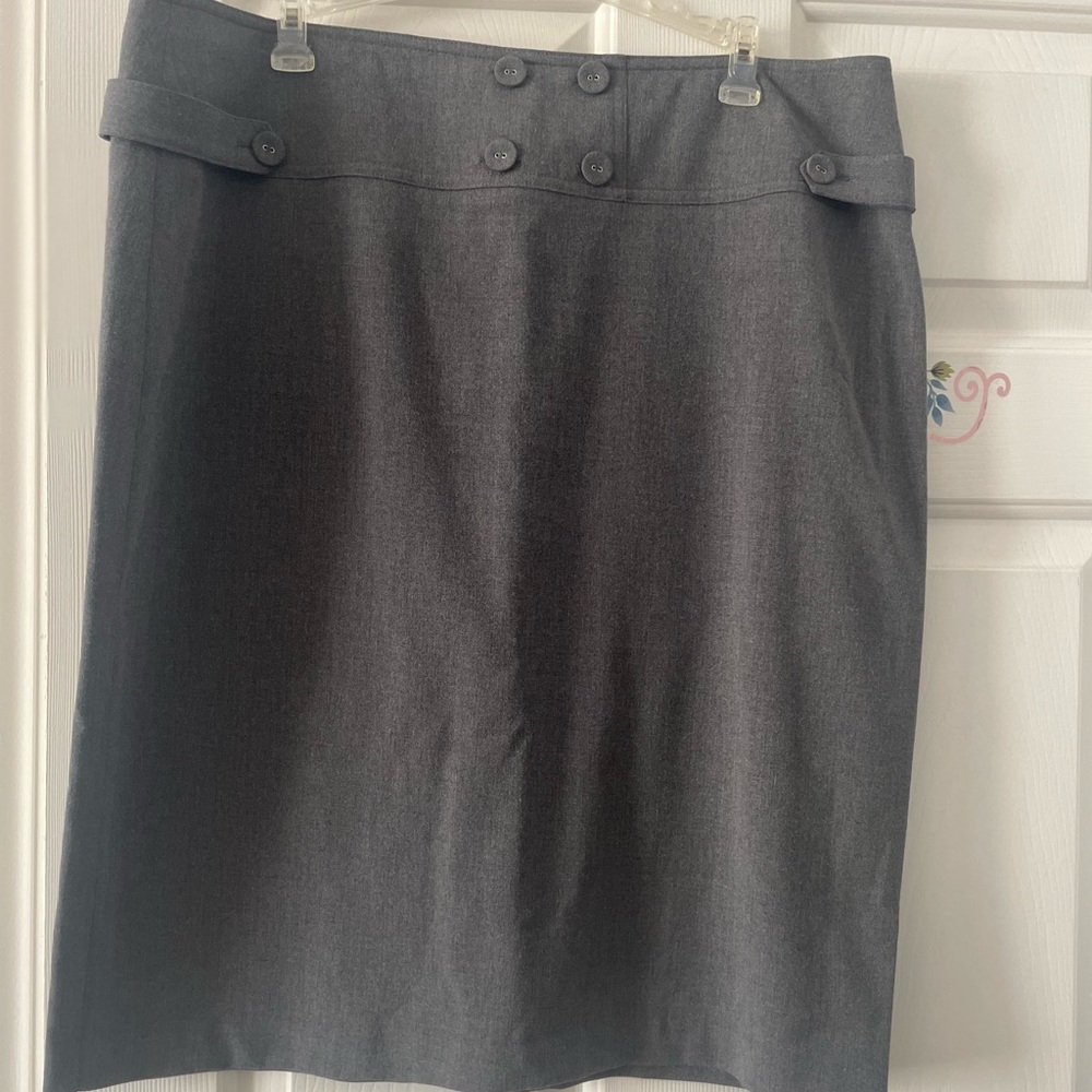 Zoe D Gray Unlined Skirt Size 14 with 6 Buttons and Embellishment on the waist